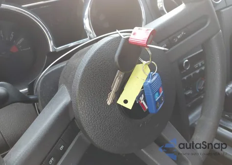 2008 Ford Mustang V6 Deluxe/V6 Premium из США, поврежденный, VIN 1ZVHT80N685158231